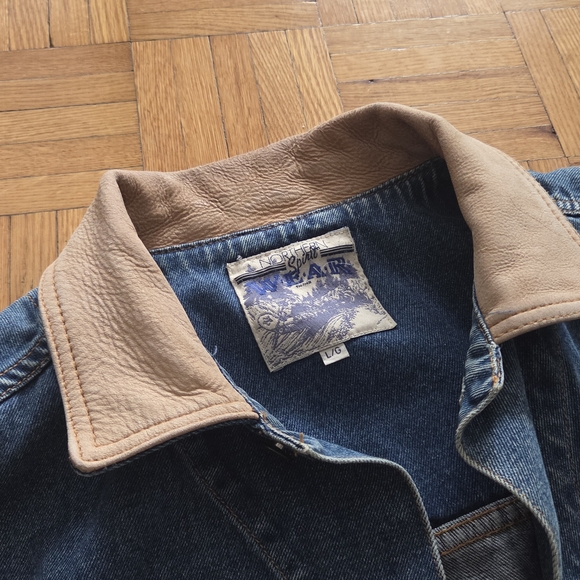 TRUE VINTAGE 90s Men's Denim Jacket | Tan Leather Collar | Trucker Style - Picture 6 of 16